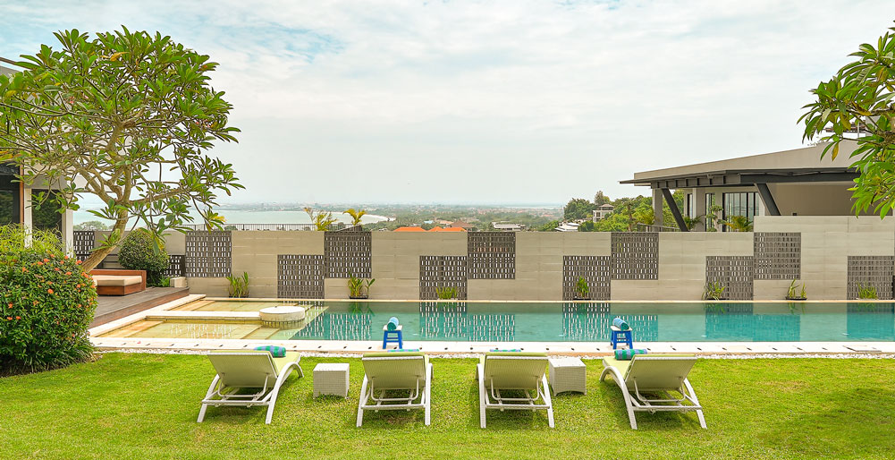 Villa Aiko - Relaxing pool area